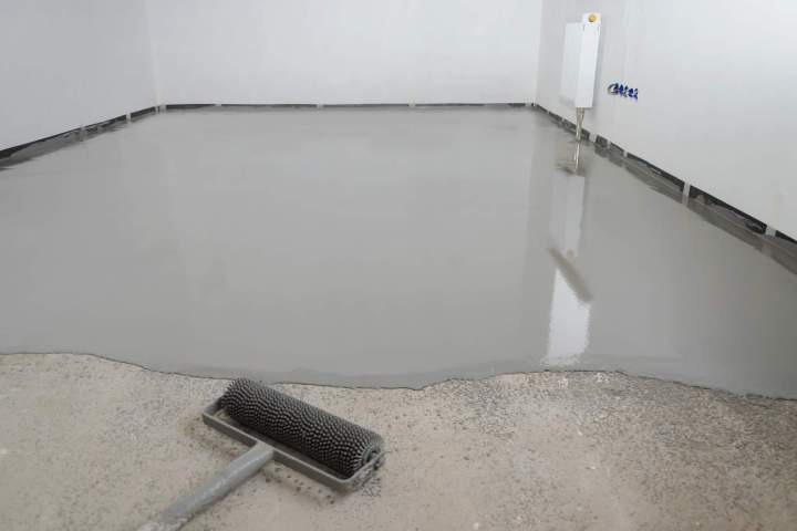 Installation de chapes fluides de haute précision